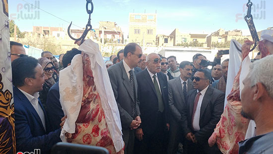 المحافظ-يتفقد-اللحوم المحافظ-يتفقد-اللحوم