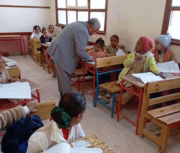 وكيل تعليم الأقصر يتفقد إمتحانات نصف العام