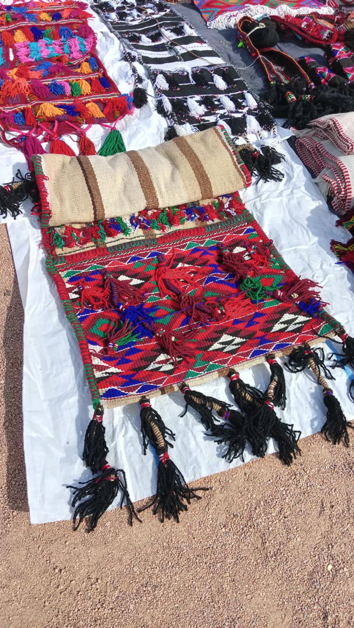 مشغولات تراثية نادرة تزين مهرجان الهجن بشرم الشيخ