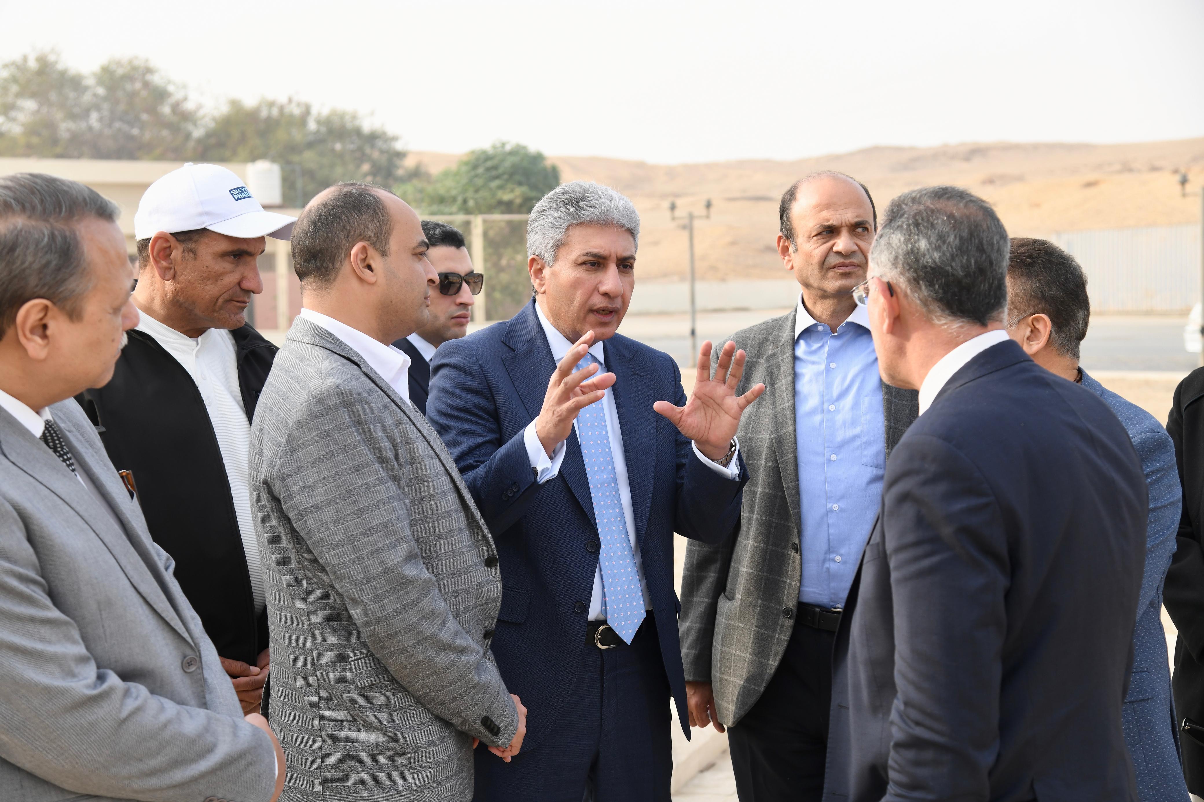 وزير السياحة والأثار وزير السياحة والأثار