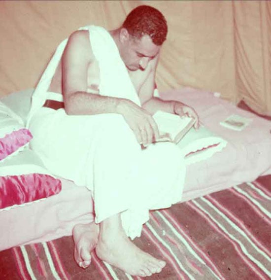 جمال عبد الناصر يقوم بفريضه الحج جمال عبد الناصر يقوم بفريضه الحج