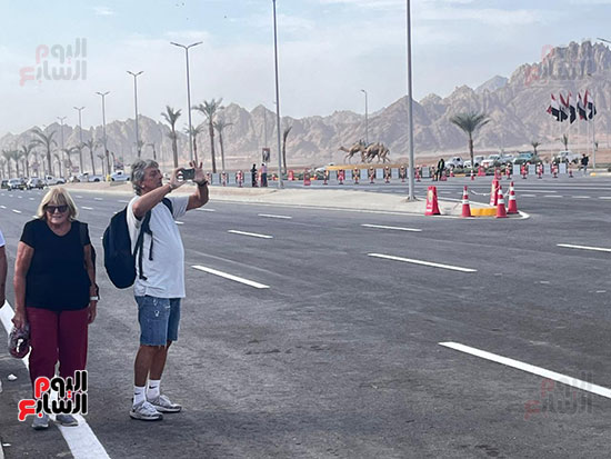 السياح-يستمتعون-بالسباق