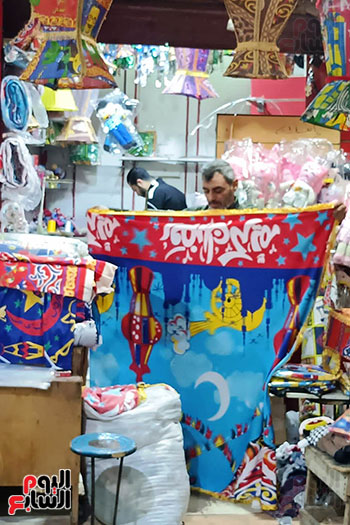 بشاير-الشهر-الكريم..-رامى-وزوجته-أسرة-مسيحية-تصنع-فوانيس-رمضان-منذ-20-عاما