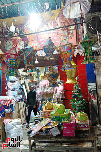 رامى-وزوجته-أسرة-مسيحية-تصنع-فوانيس-رمضان-منذ-20-عاما