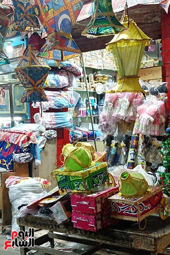 محل-رامى-وزوجته-أسرة-مسيحية-تصنع-فوانيس-رمضان-منذ-20-عاما