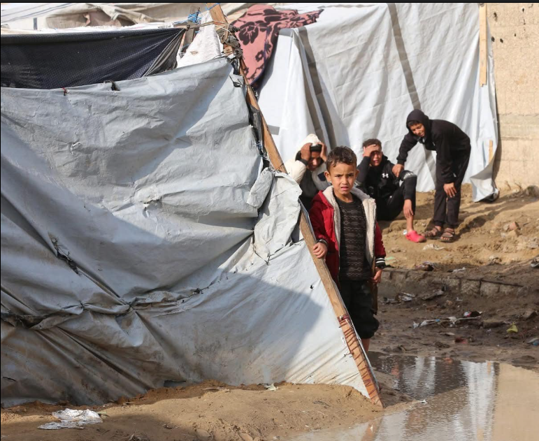 مخيمات النازحين تحت المطر