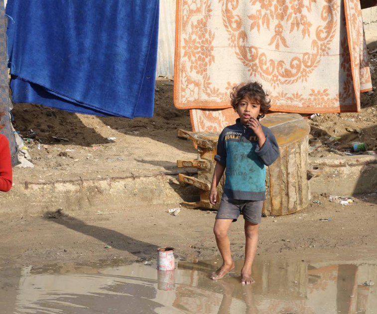 الأمطار تغرق مخيمات النازحين