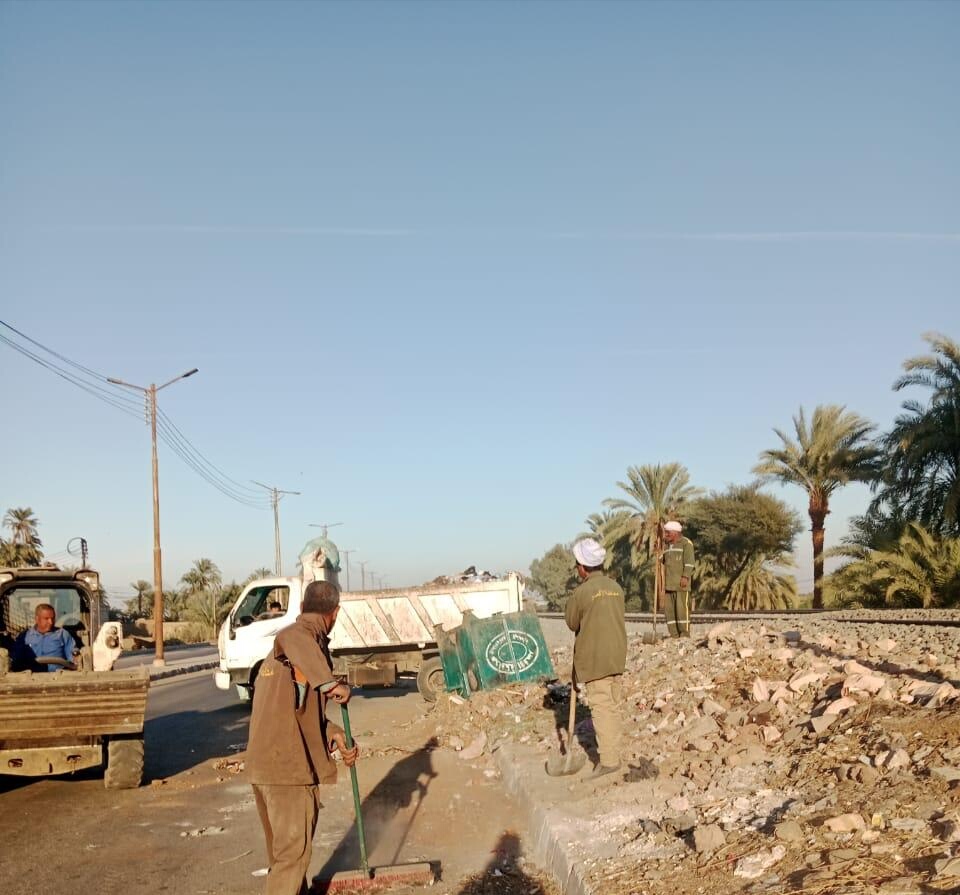 رئيس مدينة الأقصر يتابع حملات وأعمال النظافة بشارع الحزام الأخضر رئيس مدينة الأقصر يتابع حملات وأعمال النظافة بشارع الحزام الأخضر