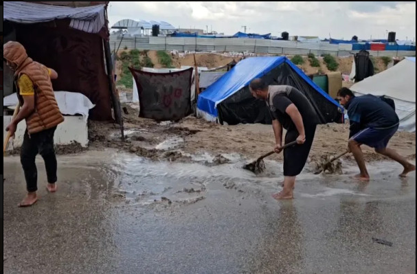 الأمطار في مخيمات النازحين