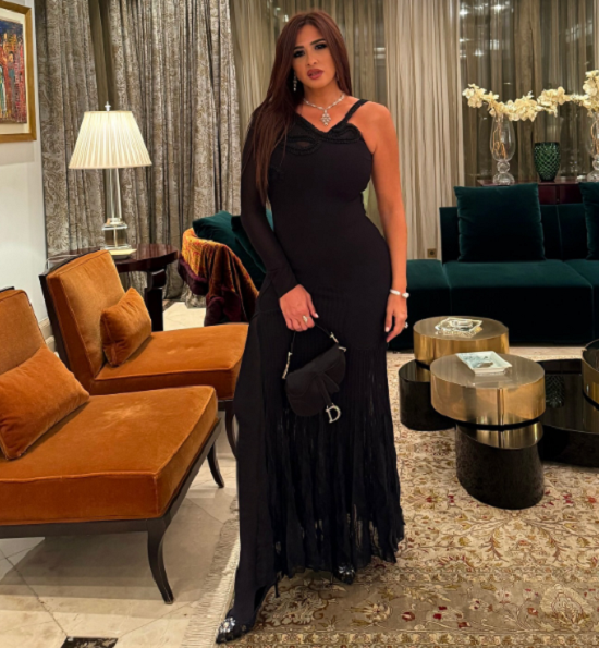 ياسمين عبد العزيز بفستان أسود ياسمين عبد العزيز بفستان أسود