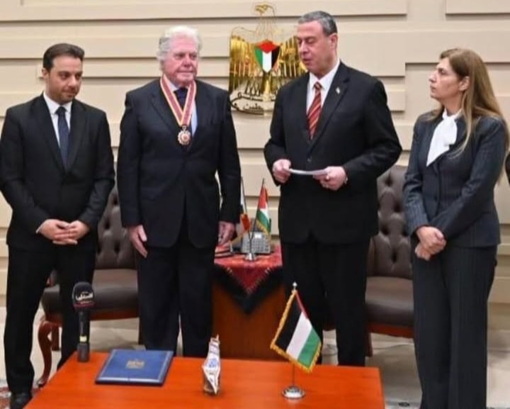 دفتر أحوال النجوم ..منح حسين فهمي وسام الثقافة والعلوم والفنون من فلسطين و سيف على خان ينجو من حادث طعن وتامر عبد المنعم يطلب الدعاء لوالده: حالته خطيرة للغاية واحمد جمال سعيد يجري جراحة في أصبعه دفتر أحوال النجوم ..منح حسين فهمي وسام الثقافة والعلوم والفنون من فلسطين و سيف على خان ينجو من حادث طعن وتامر عبد المنعم يطلب الدعاء لوالده: حالته خطيرة للغاية واحمد جمال سعيد يجري جراحة في أصبعه