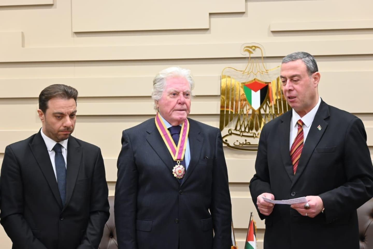 دفتر أحوال النجوم ..منح حسين فهمي وسام الثقافة والعلوم والفنون من فلسطين و سيف على خان ينجو من حادث طعن وتامر عبد المنعم يطلب الدعاء لوالده: حالته خطيرة للغاية واحمد جمال سعيد يجري جراحة في أصبعه دفتر أحوال النجوم ..منح حسين فهمي وسام الثقافة والعلوم والفنون من فلسطين و سيف على خان ينجو من حادث طعن وتامر عبد المنعم يطلب الدعاء لوالده: حالته خطيرة للغاية واحمد جمال سعيد يجري جراحة في أصبعه