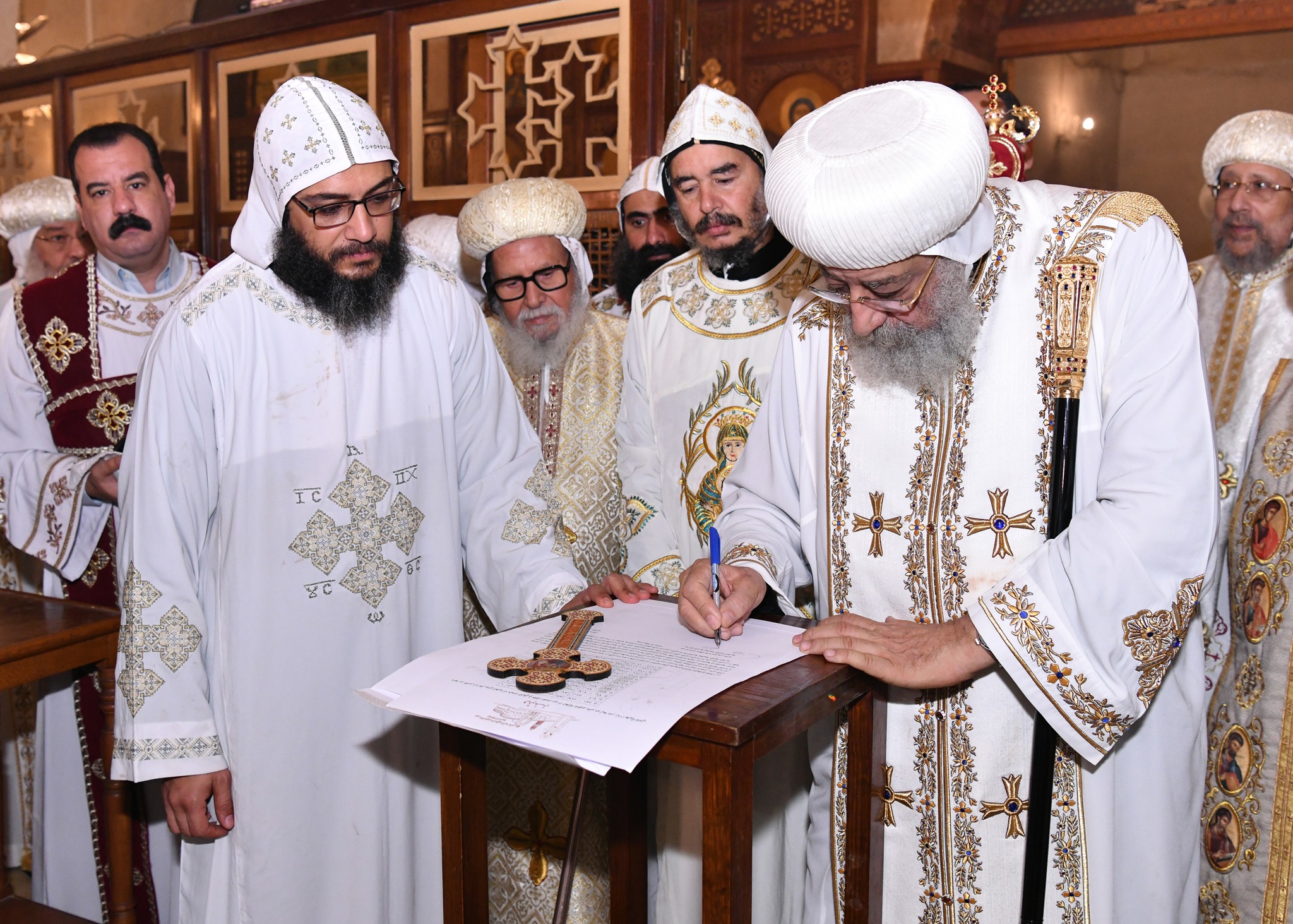 توقيع قداسة البابا تواضروس الثانى