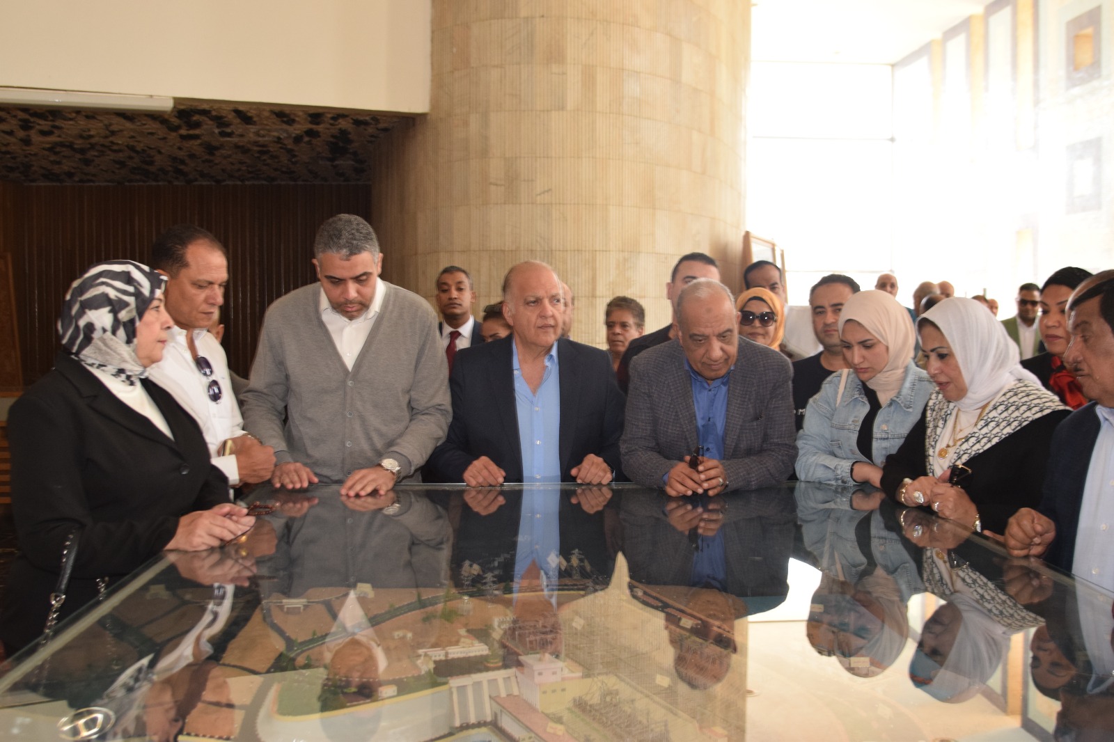 لقاء وزير الكهرباء مع وفد لجنة الطاقة والبيئة بمجلس النواب (1)