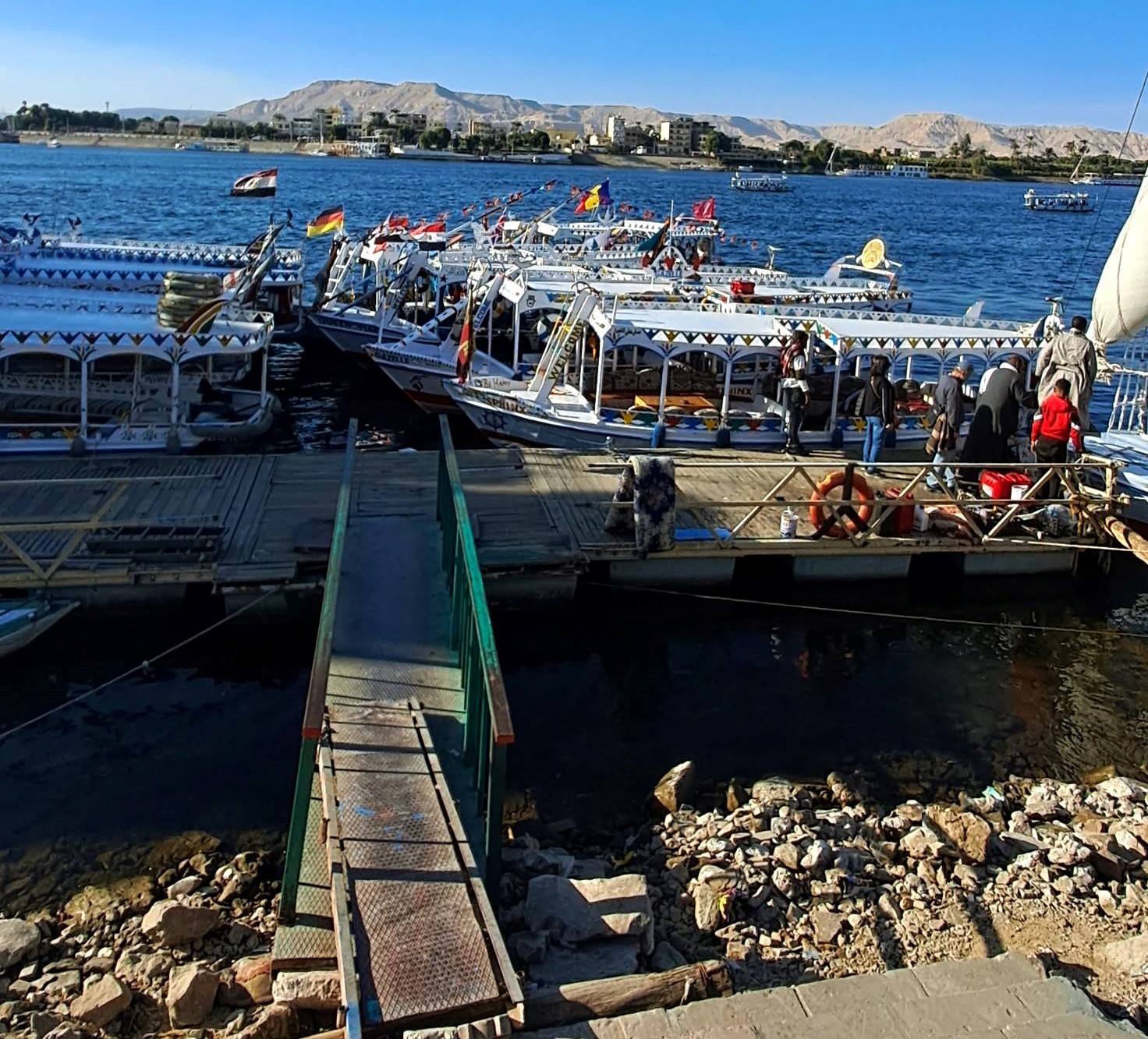 الإقبال السياحى على المراكب النيلية بالأقصر الإقبال السياحى على المراكب النيلية بالأقصر