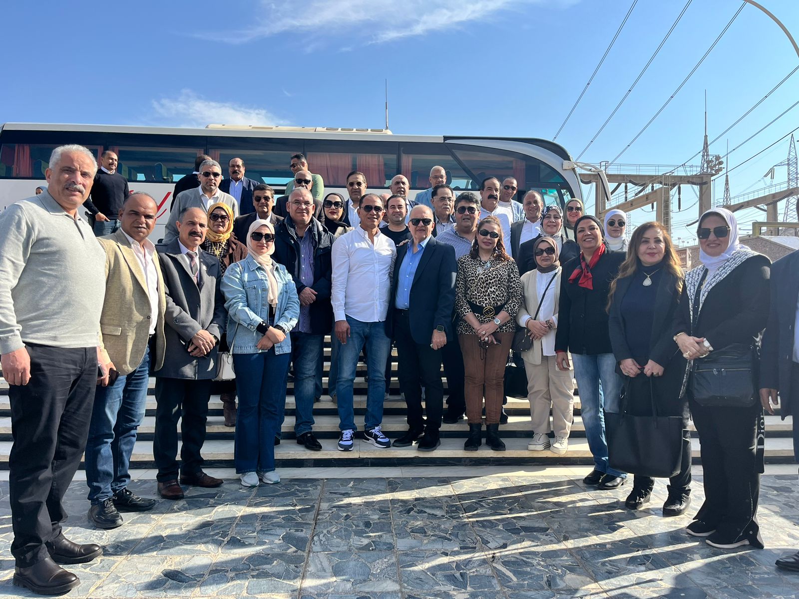 وفد لجنة الطاقة بمجلس النواب يصل إلي محطة السد العالي
