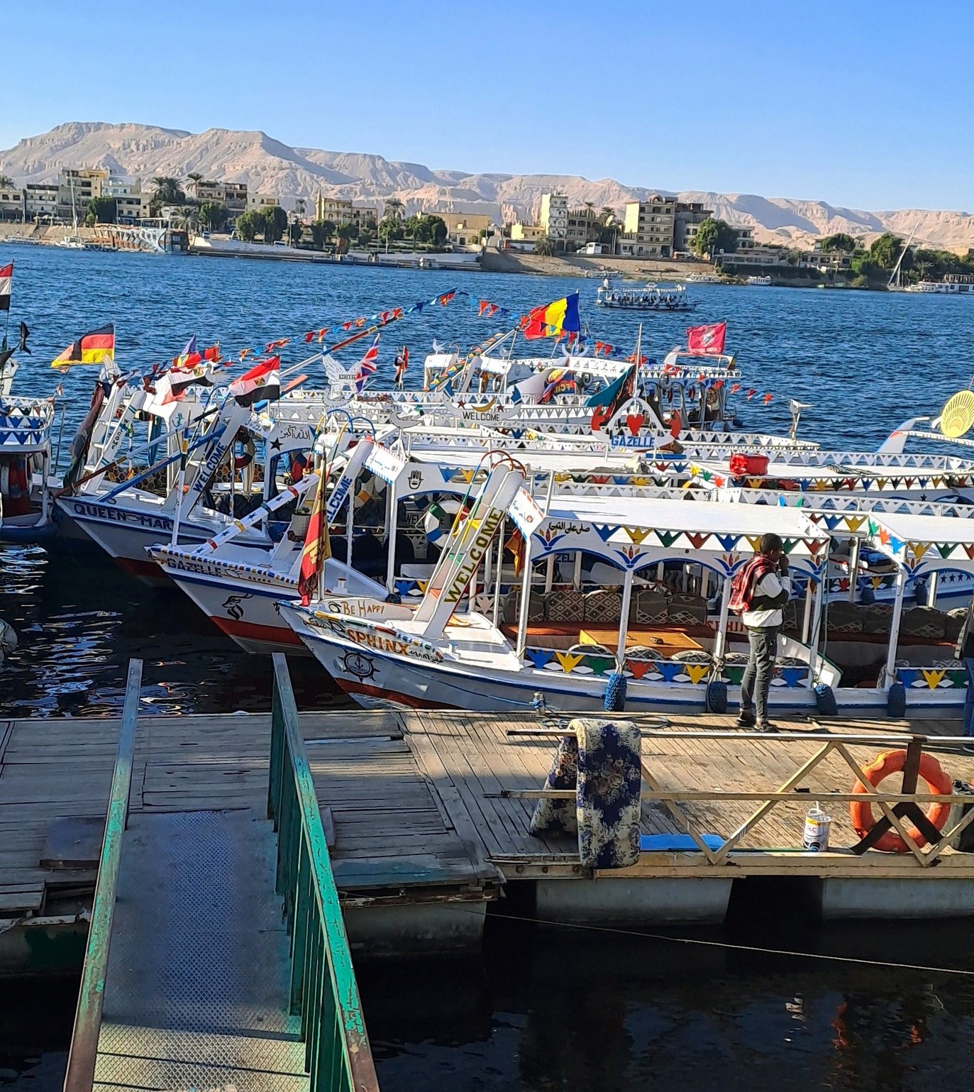 مرسي المراكب النيلية فى البر الشرقى بالأقصر مرسي المراكب النيلية فى البر الشرقى بالأقصر