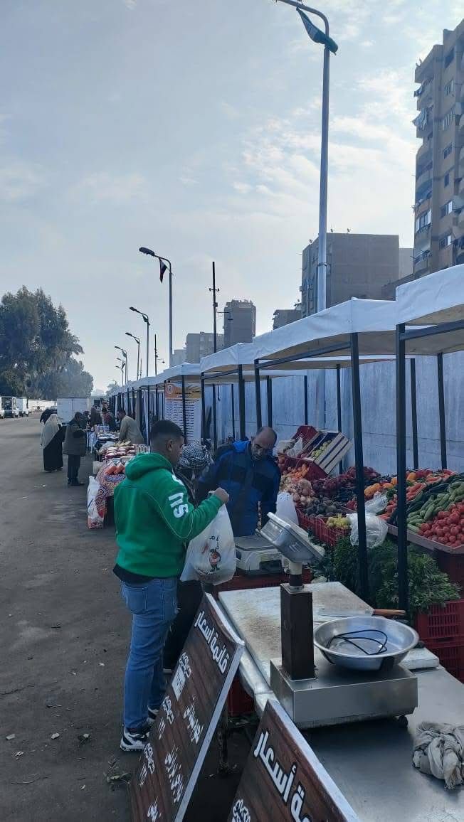 سوق اليوم الواحد في إمبابة يفتح أبوابه للمواطنين
