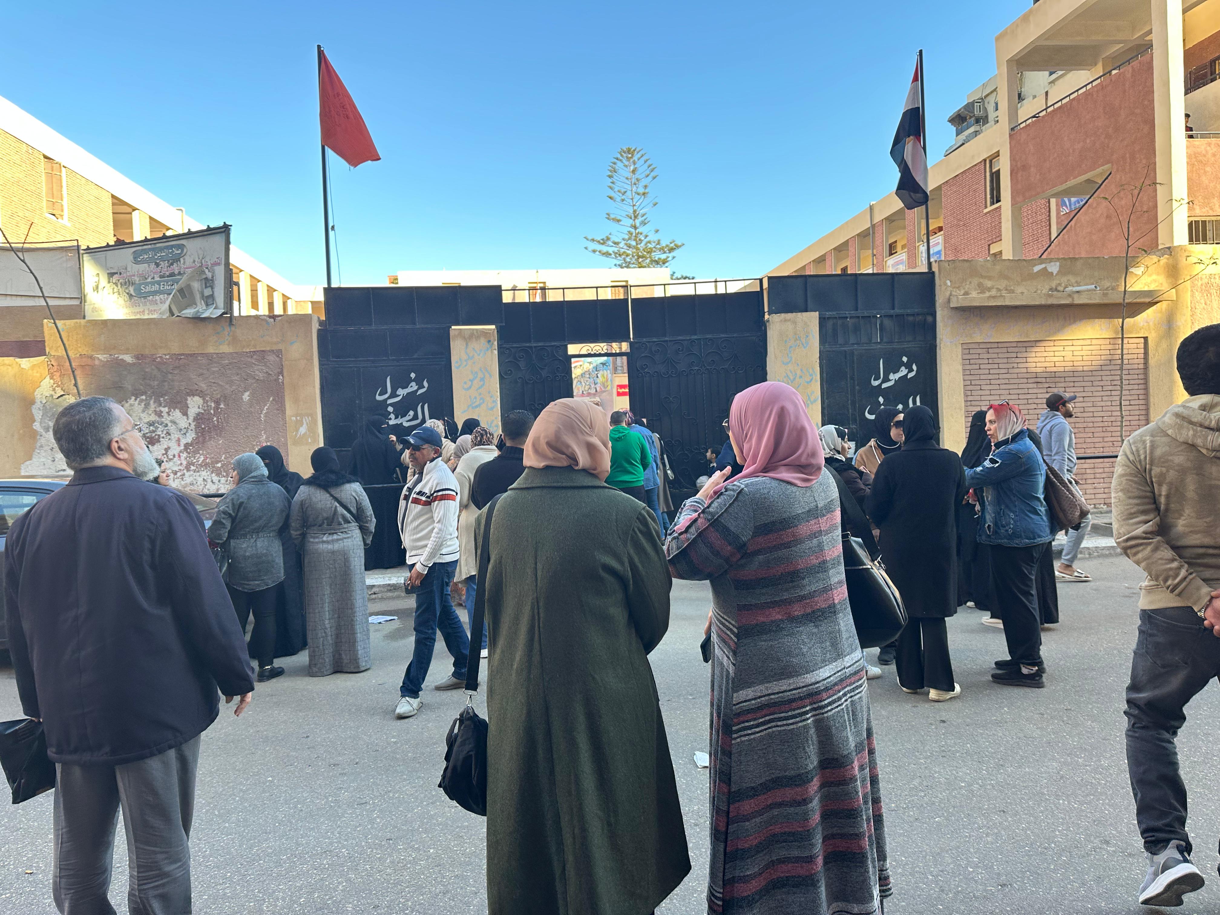 اولياء الامور أمام اللجان اولياء الامور أمام اللجان