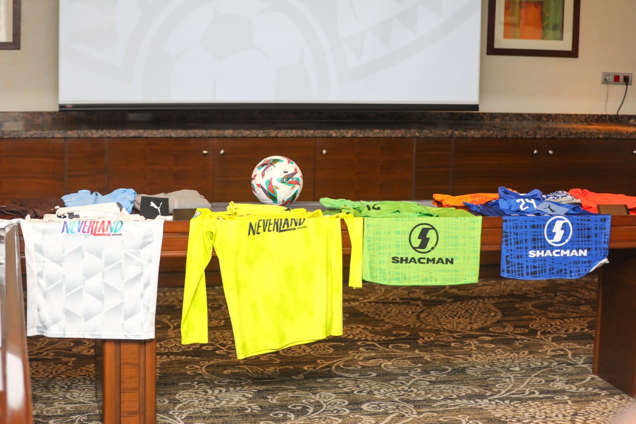 الزي الرسمي للفريقين