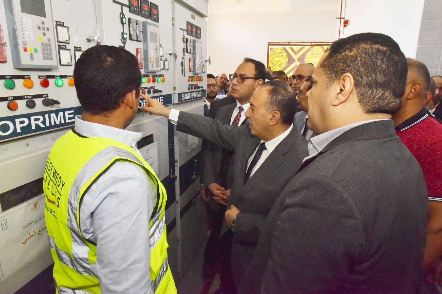 مشروعات الكهرباء بأسيوط (8)