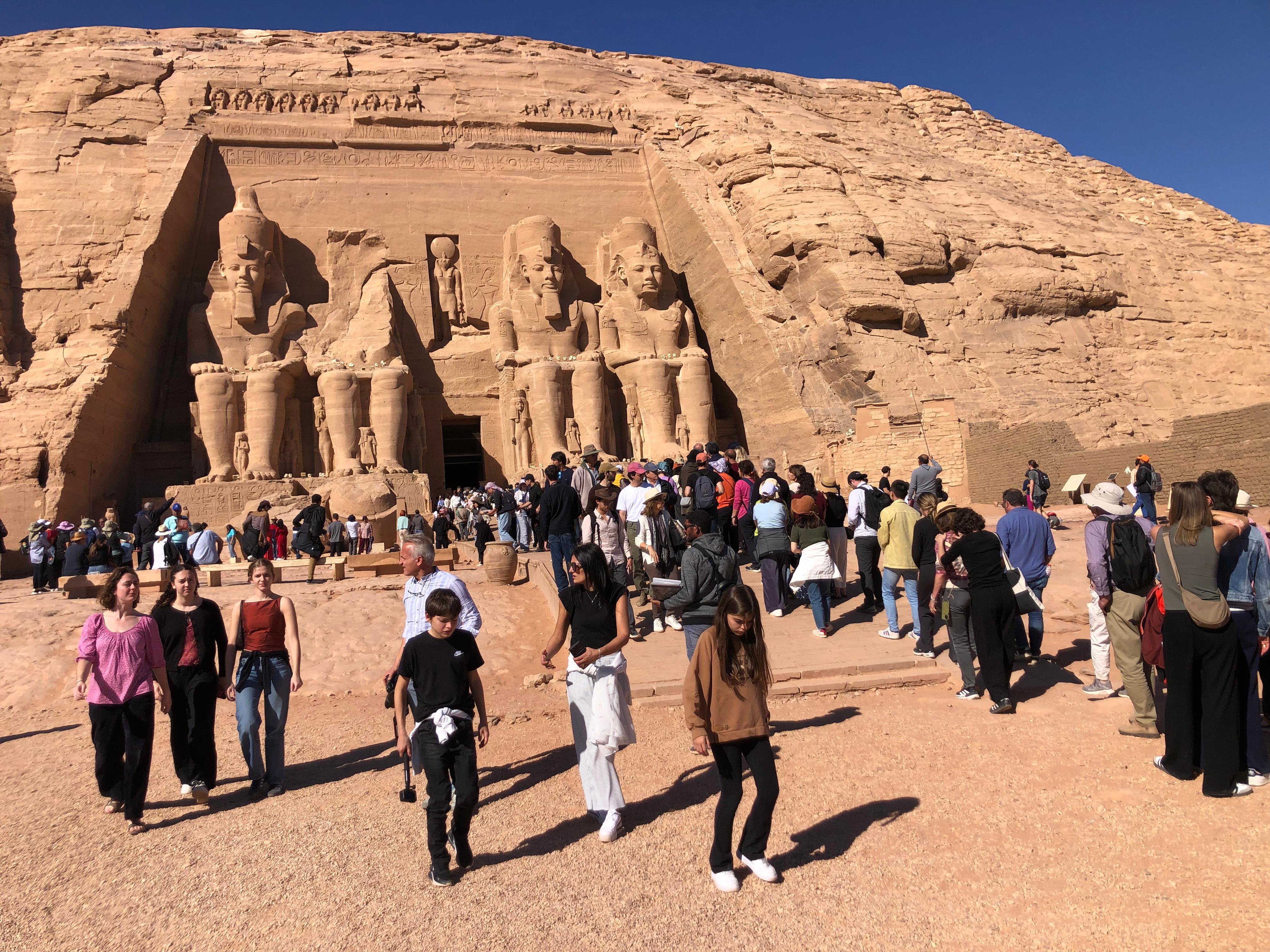 حركة السياحة بمعبد أبوسمبل حركة السياحة بمعبد أبوسمبل