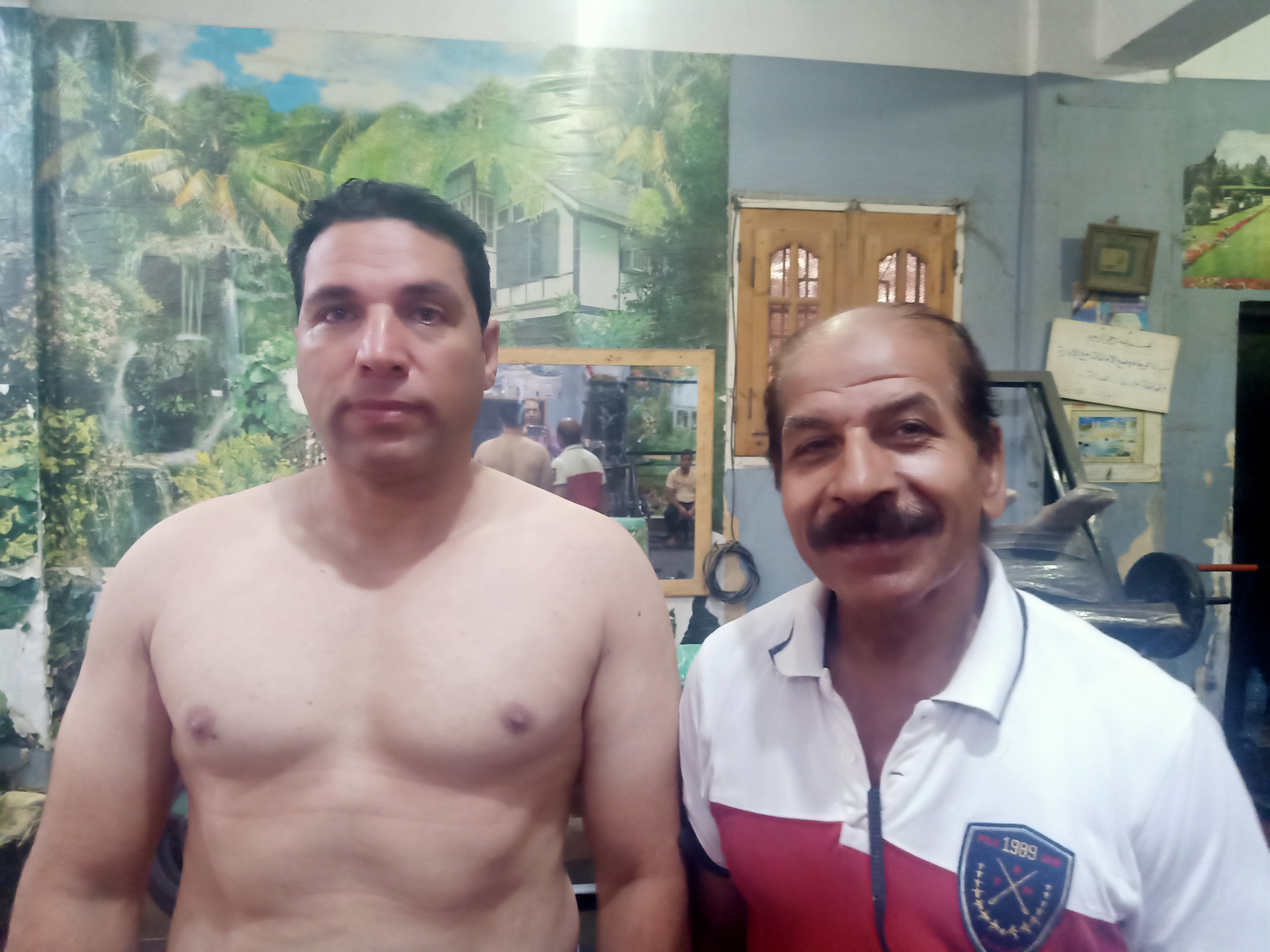 مع مدربه مع مدربه