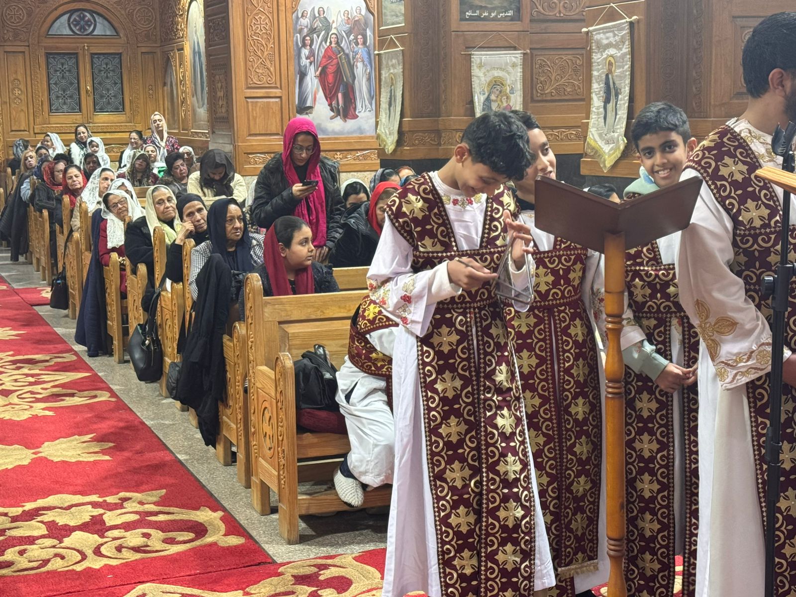 الحضور من شعب الكنيسة  ببورسعيد