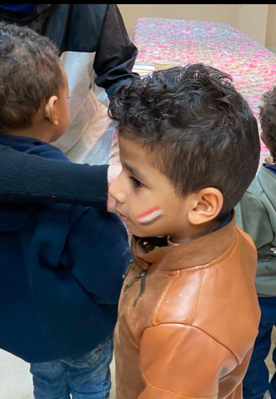 رسم علم مصر على وجوه الأطفال بقصور الثقافة