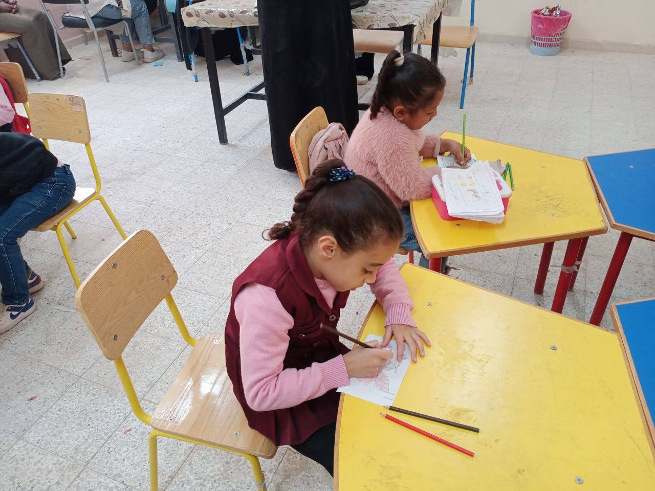 تعليم الأطفال التلوين والرسم فى قصور الثقافة