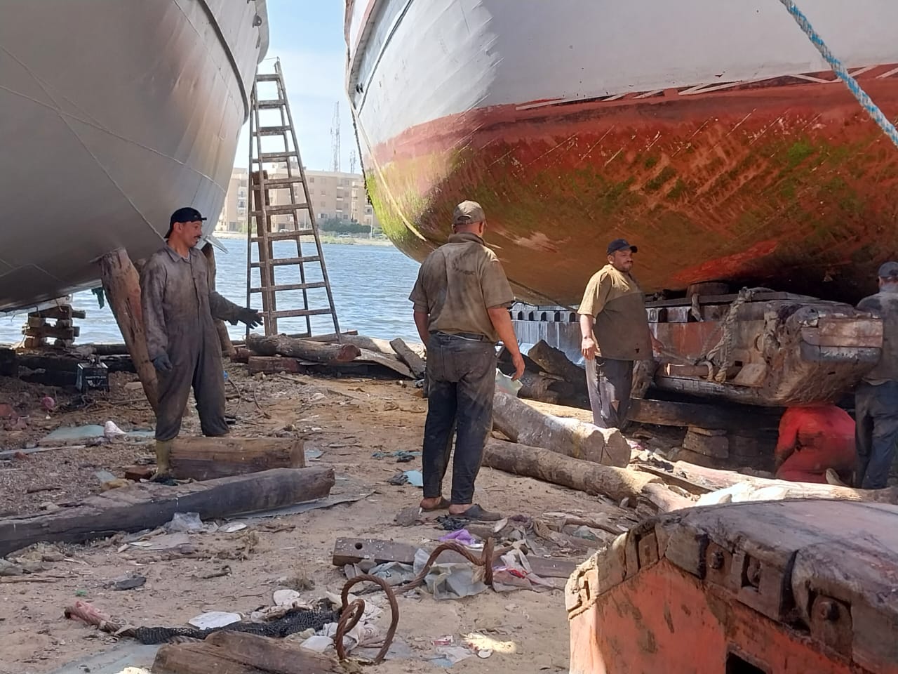 جانب من أعمال عمال الازء بدمياط  (4)