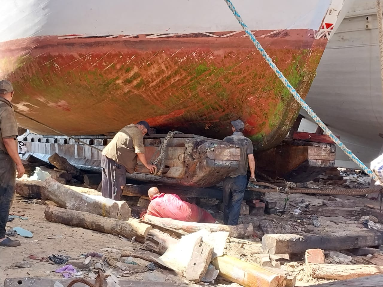 جانب من أعمال عمال الازء بدمياط  (3)