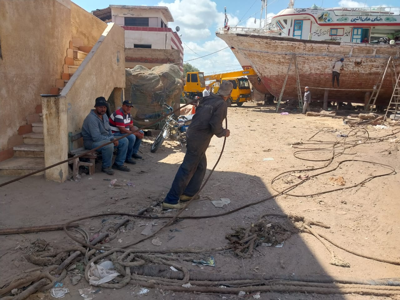 جانب من أعمال عمال الازء بدمياط  (1)