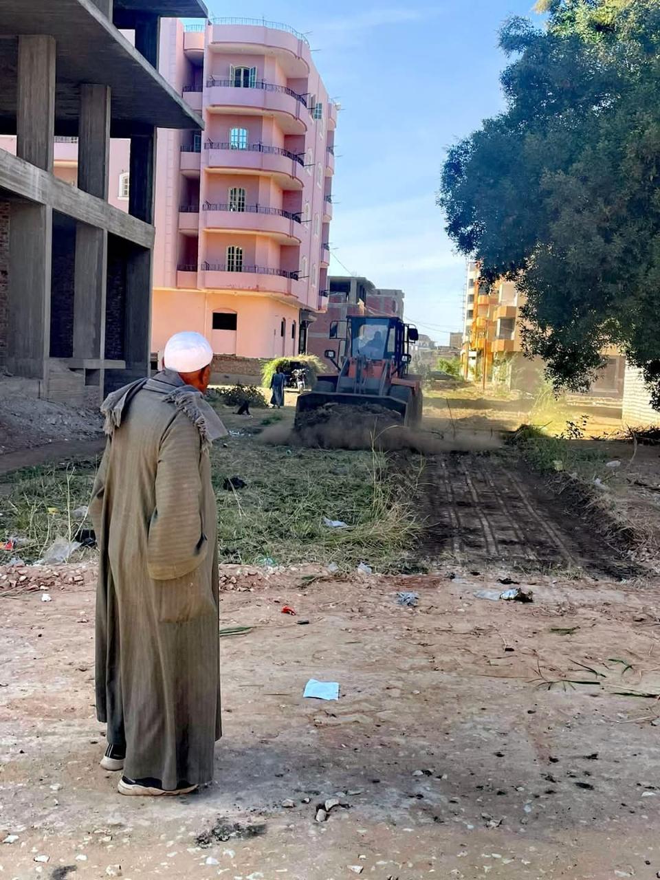 جانب من فتح الشوارع فى المنطقة بعد سنوات من الإهمال جانب من فتح الشوارع فى المنطقة بعد سنوات من الإهمال