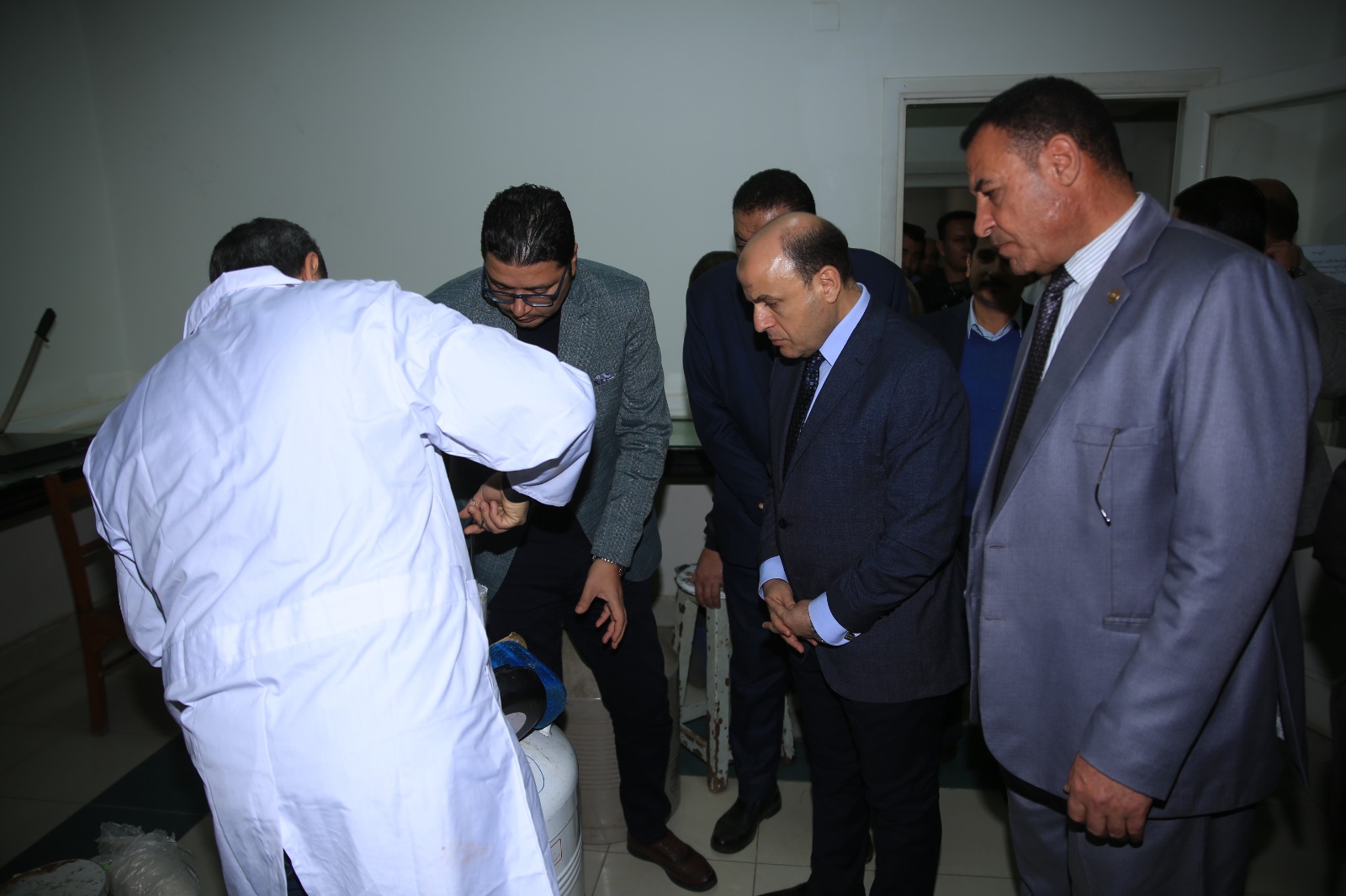 محافظ كفر الشيخ يتفقد معمل المركز الدولي للتلقيخ