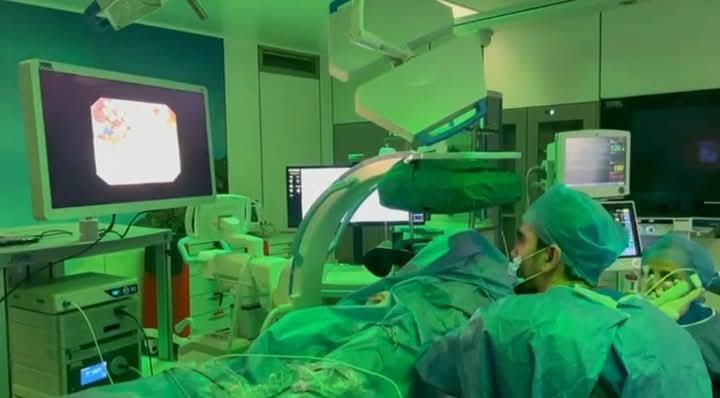إثناء إجراء إحدى العمليات بالمستشفى