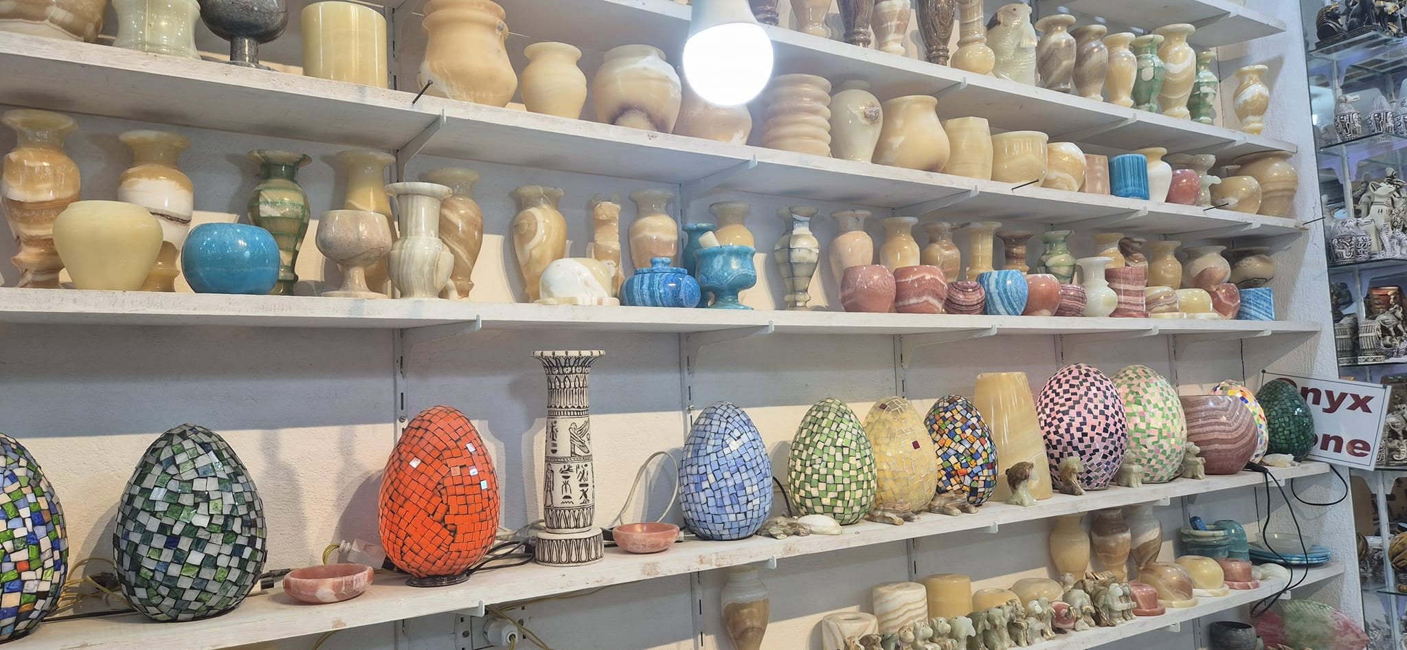 عرض مميز للتحف وهدايا السياح غرب الأقصر عرض مميز للتحف وهدايا السياح غرب الأقصر