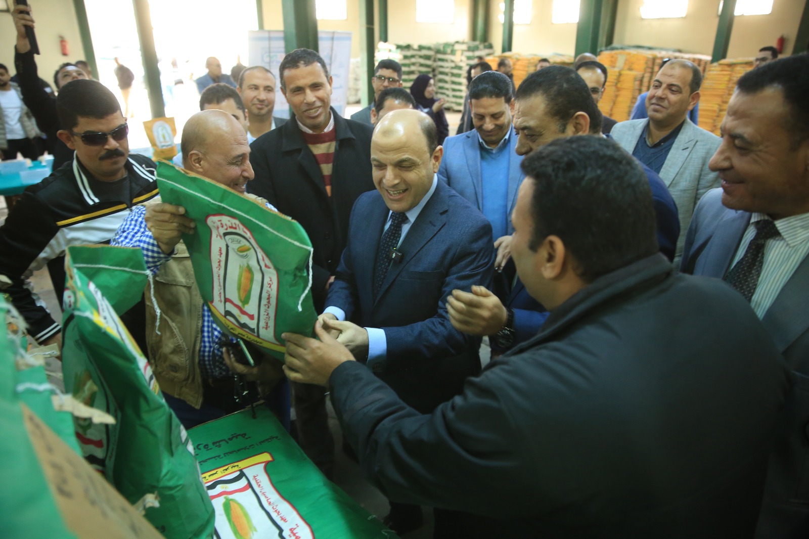 محافظ كفر الشيخ يطلع على مخزن الذرة الشامية
