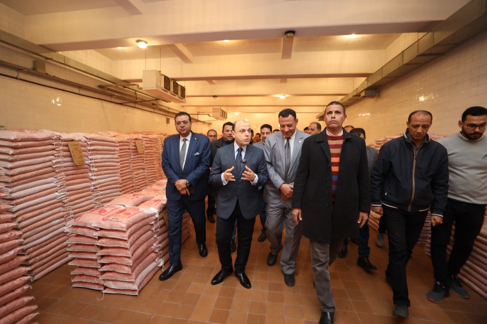 تفقد المحافظ لثلاجة حفظ الذرة الشامية