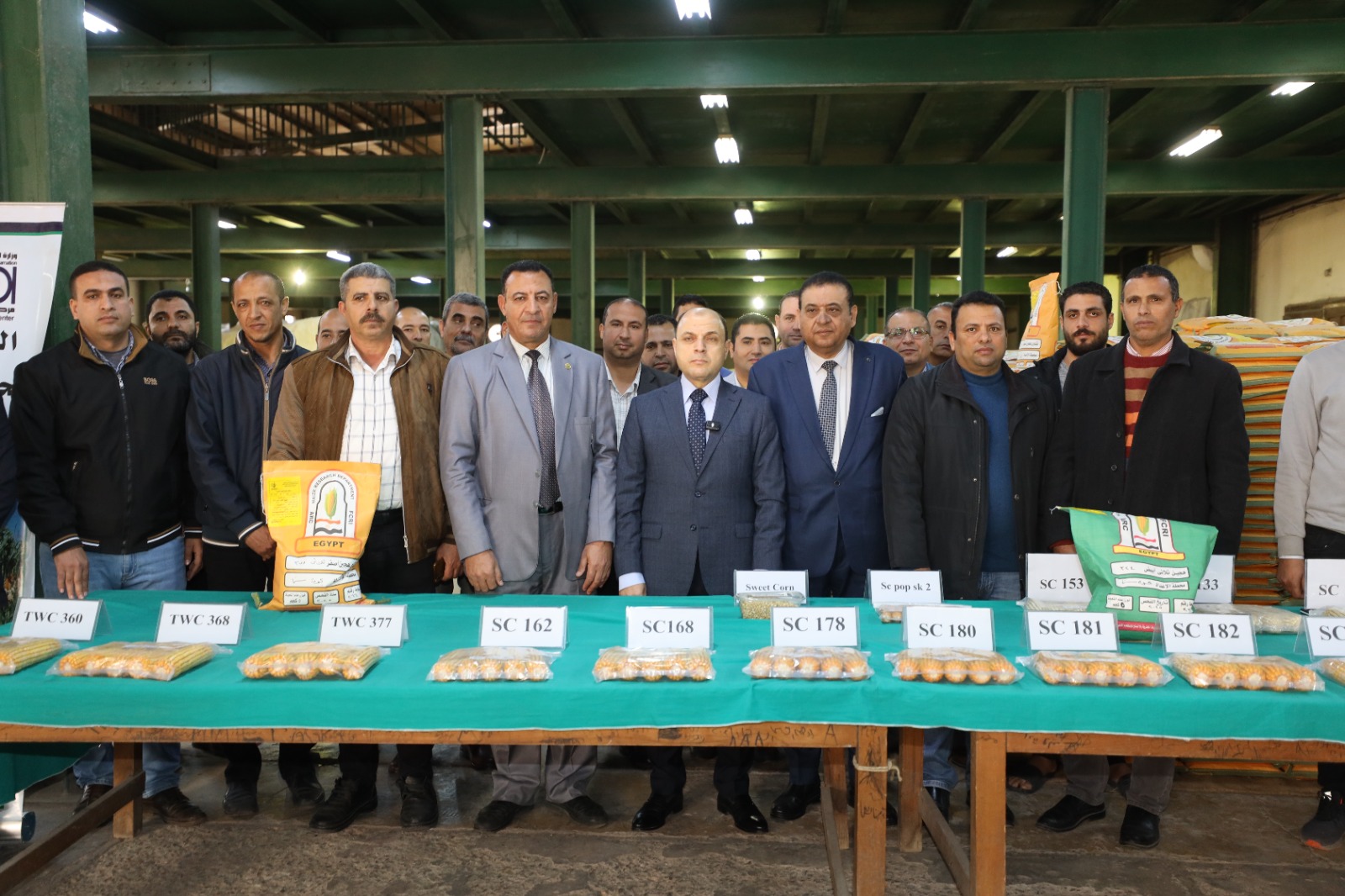 محافظ كفر الشيخ يتفقد مركز انتاج الذرة الشامية