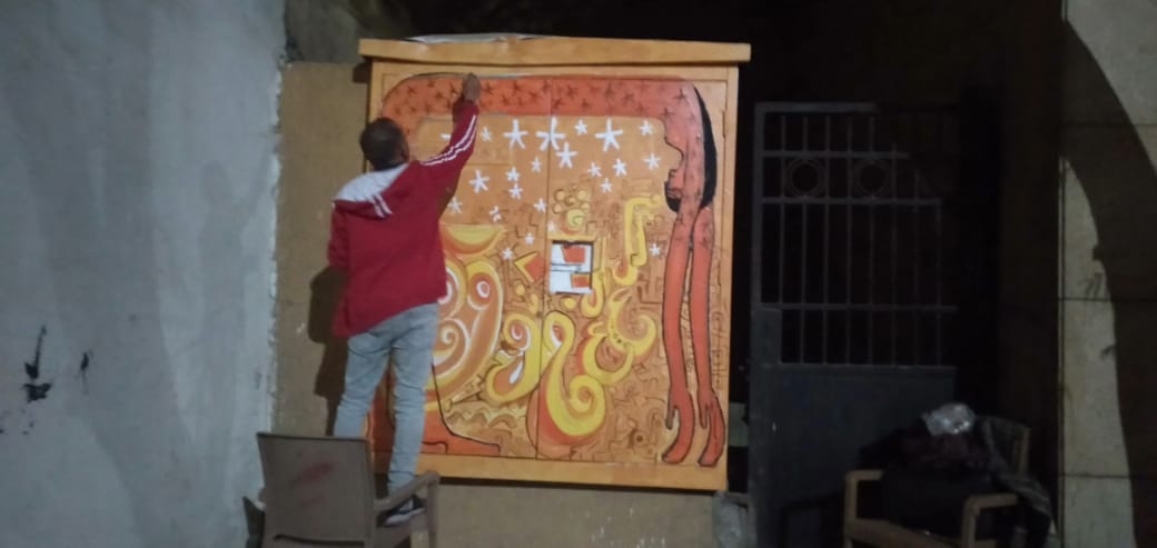 العمل فى رسم وتجميل أكشاك ومحولات الكهرباء بالمسار السياحى العمل فى رسم وتجميل أكشاك ومحولات الكهرباء بالمسار السياحى