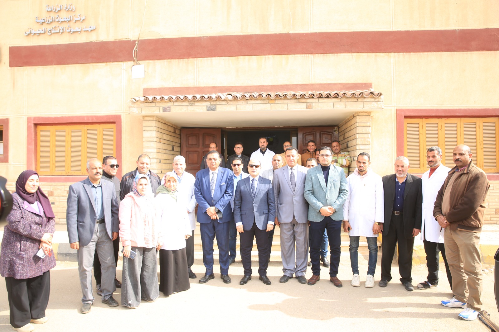 صورة جماعية مع محافظ كفر الشيخ