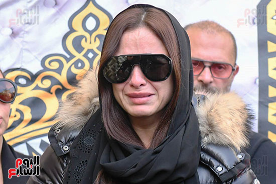 انهيار ياسمين عبد العزيز (1)