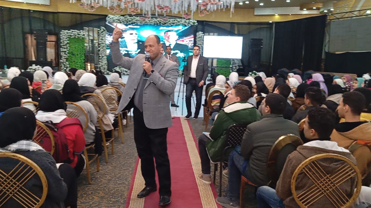 التفاعل بين الطلاب والطلاب التفاعل بين الطلاب والطالبات