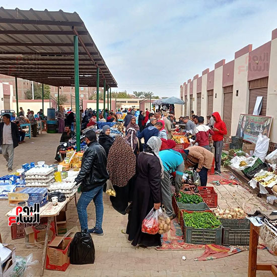 إقبال-كبير-من-المواطنين-على-أسواق-اليوم-الواحد--(18)