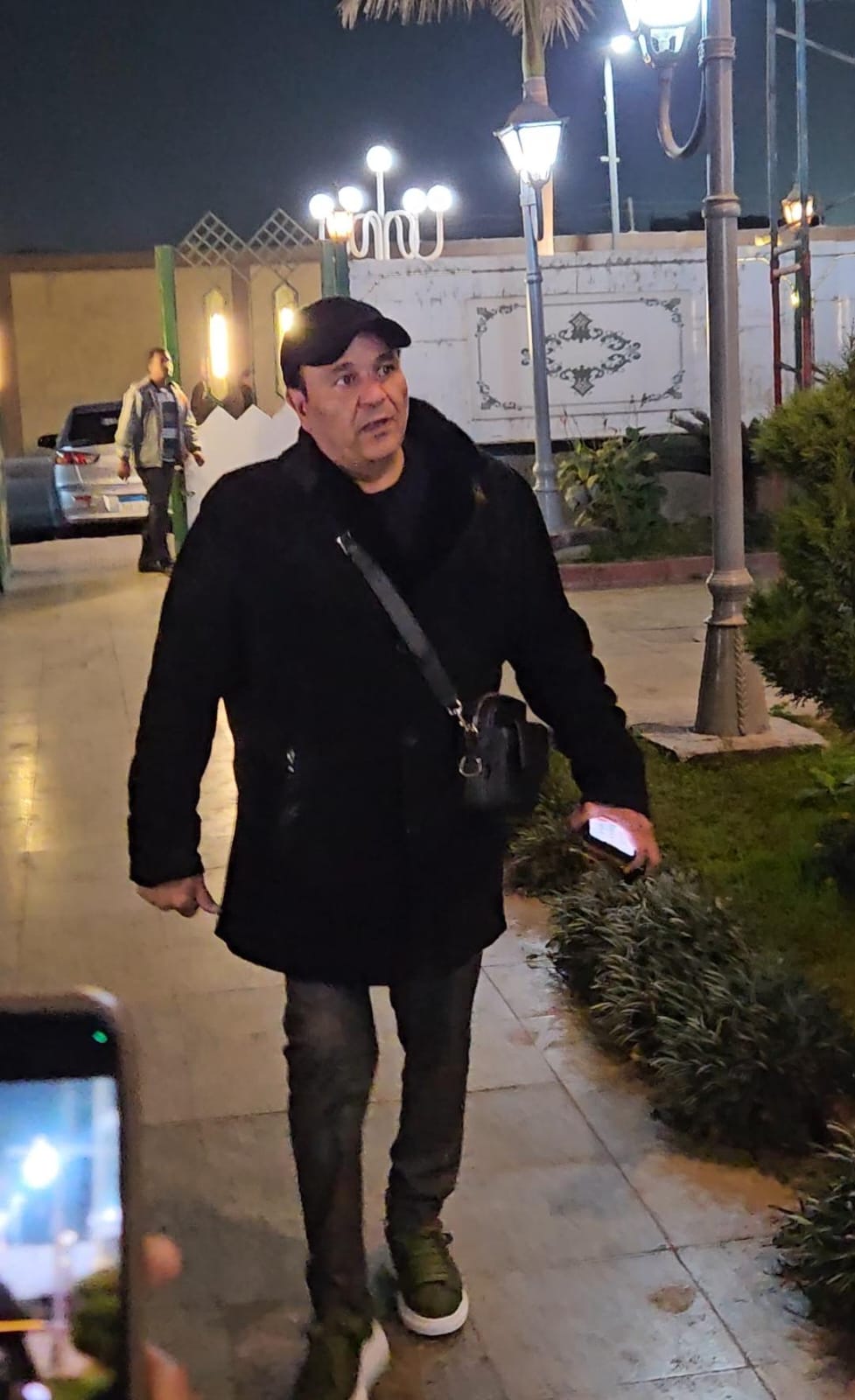 محمد فؤاد ووائل عبد العزيز يتبادلان تقديم التعازي لبعضهما (1)