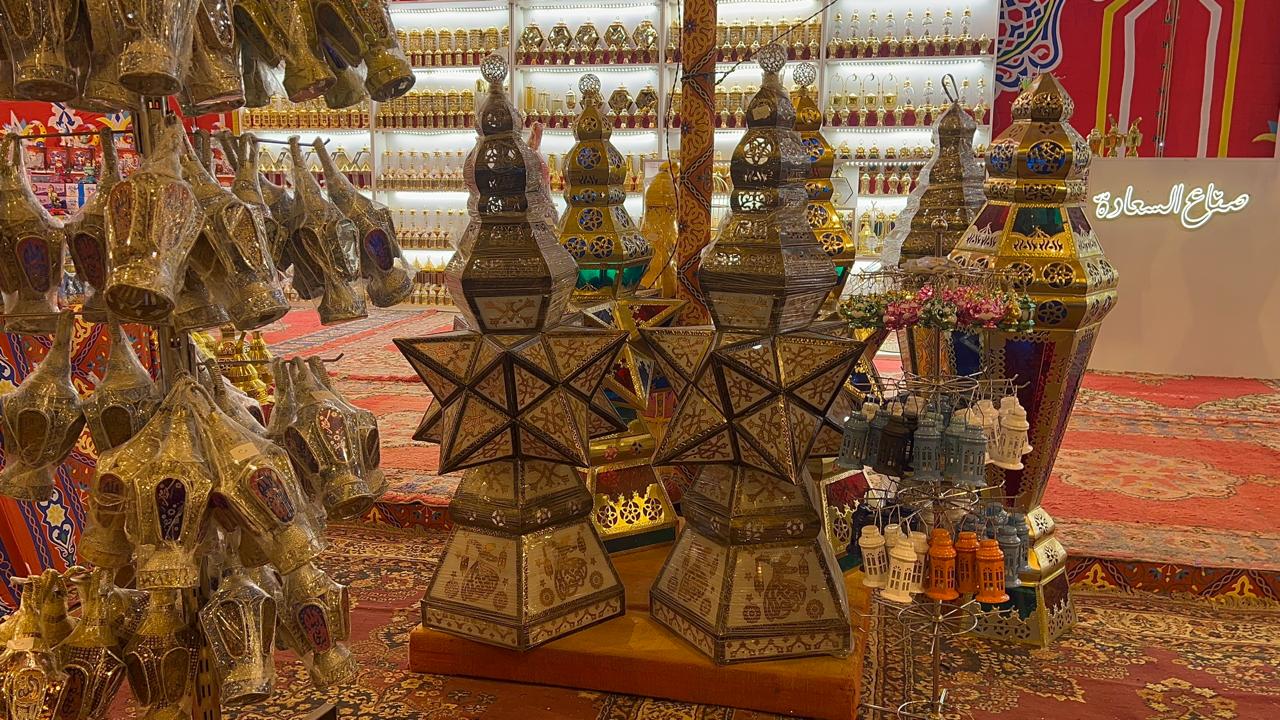 فوانيس رمضان بأشكالها المختلفة فوانيس رمضان بأشكالها المختلفة