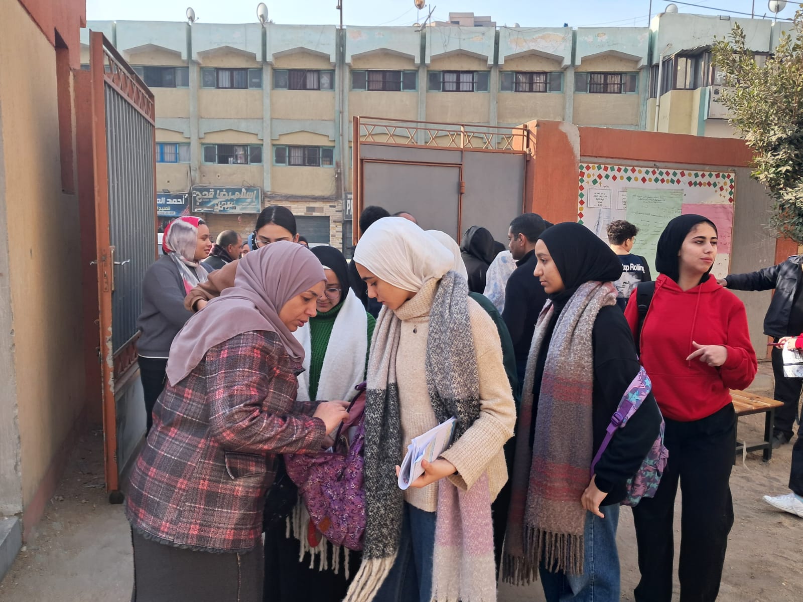 ء أعمال التفتيش للطلاب والطالبات (4)