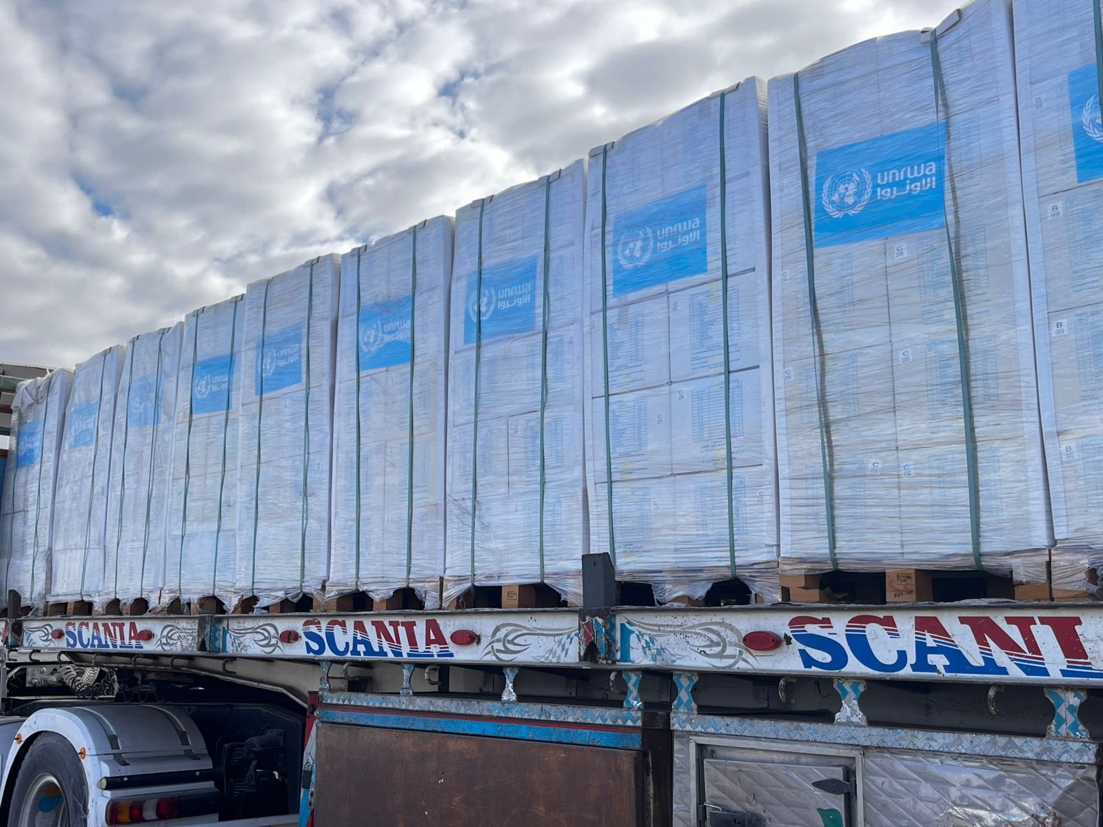 شاحنات الامدادات