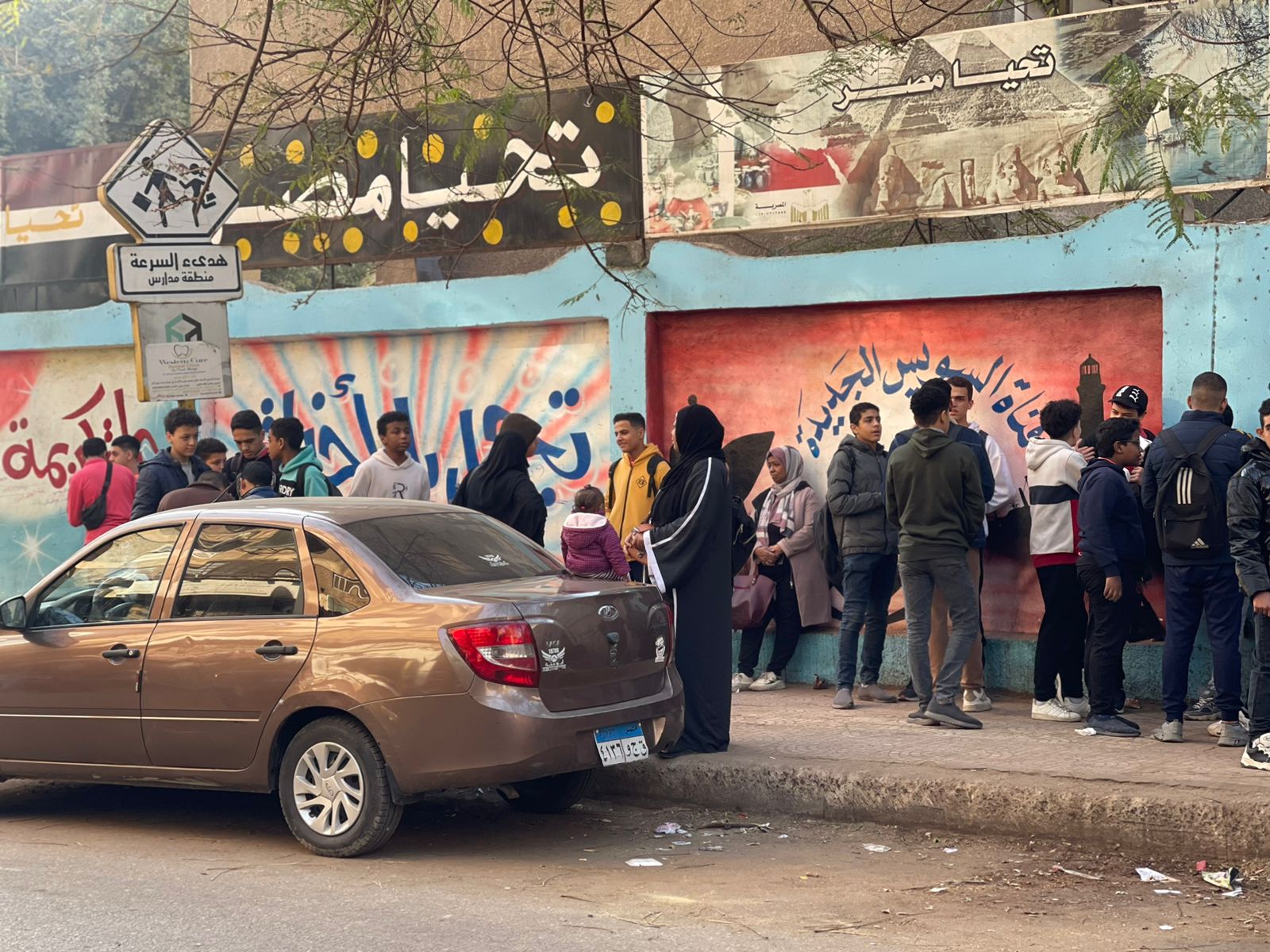 الأمهات يدعمن طلاب المدارس المتوسطة